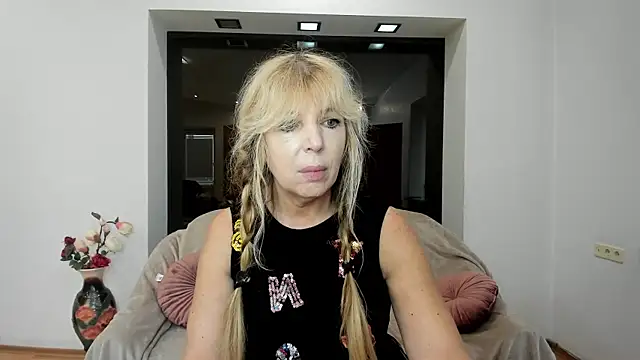 Snapshot of Anna_Diax chatting on November 8, 2025, 1:25 pm Anna Diax online show from November 8, 2025, 1:25 pm