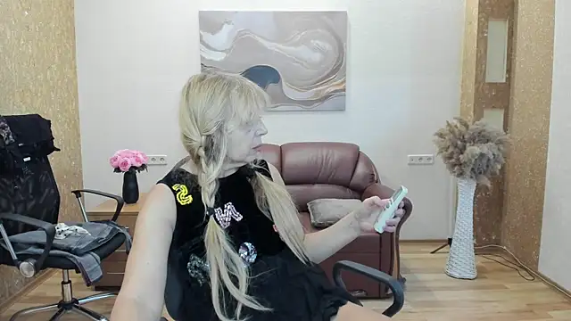 Snapshot of Anna_Diax chatting on October 15, 2025, 11:40 am Anna Diax online show from October 15, 2025, 11:40 am