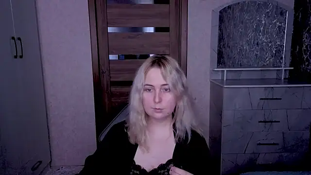 Kristy-Max online show from April 28, 2026, 2:27 am