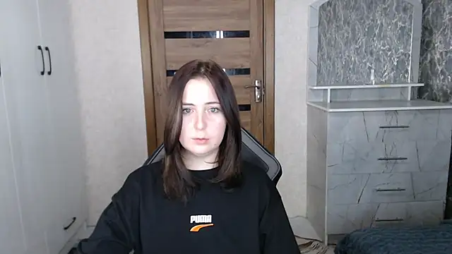 Kristy-Max online show from November 1, 2025, 10:47 pm