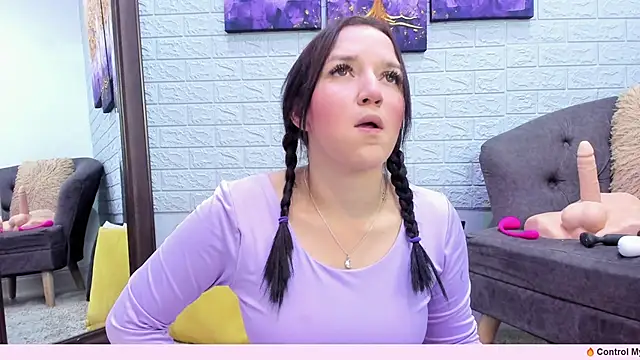 Snapshot of _EmilyJireh_ chatting on November 7, 2025, 7:29 pm EmilyJireh online show from November 7, 2025, 7:29 pm