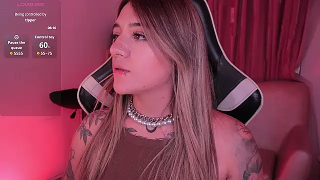 ashleyvalirya online show from December 18, 2025, 4:06 am