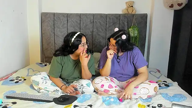 maddie-and-chelsea- online show from March 11, 2026, 3:22 am