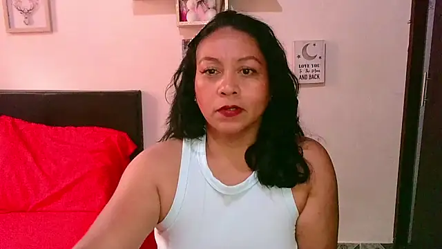 Snapshot of zaray_bella chatting on November 16, 2025, 8:02 pm zaray bella online show from November 16, 2025, 8:02 pm