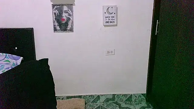 Snapshot of zaray_bella chatting on October 18, 2025, 9:50 pm zaray bella online show from October 18, 2025, 9:50 pm