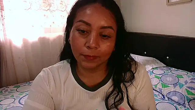 Snapshot of zaray_bella chatting on June 6, 2026, 9:09 pm zaray bella online show from June 6, 2026, 9:09 pm