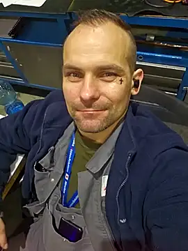 Snapshot of Tonojenej chatting on February 15, 2025, 6:12 am Tonojenej online show from February 15, 2025, 6:12 am