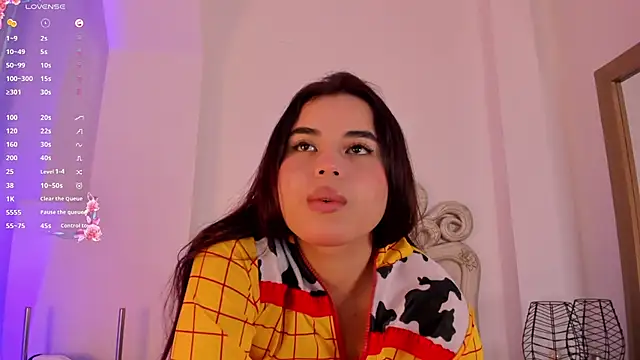 Victoria vallejo  online show from February 6, 2025, 11:42 am