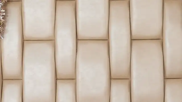 Alexa Miss online show from December 2, 2025, 8:10 pm