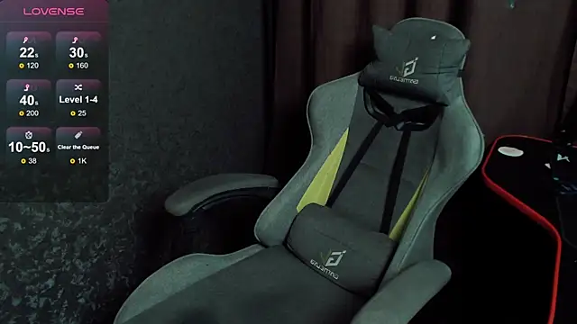 lonelycrystal online show from November 30, 2025, 3:02 pm