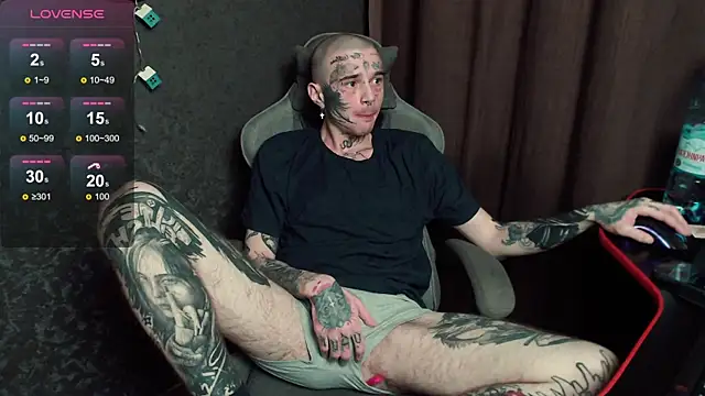 lonelycrystal online show from October 6, 2025, 3:02 pm