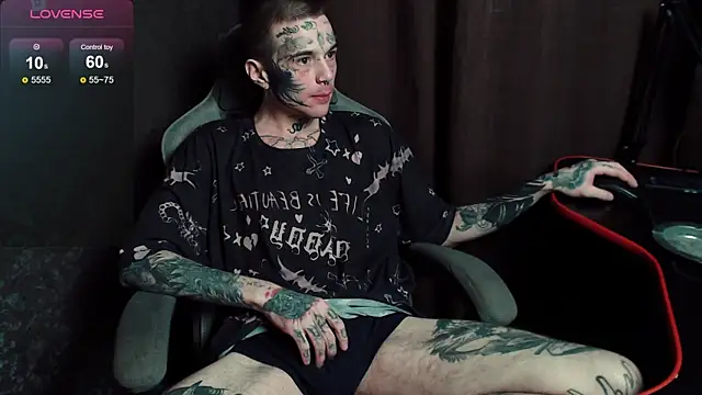 lonelycrystal online show from November 3, 2025, 12:31 pm