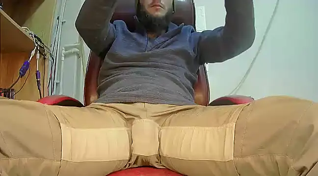 Snapshot of hardbigcock16 chatting on January 28, 2025, 12:43 pm hardbigcock16 online show from January 28, 2025, 12:43 pm