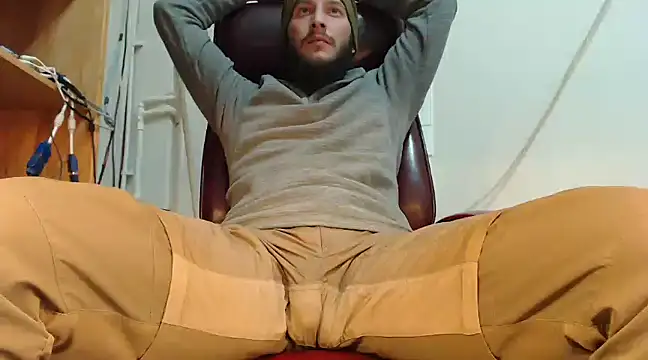 Snapshot of hardbigcock16 chatting on January 22, 2025, 1:32 pm hardbigcock16 online show from January 22, 2025, 1:32 pm
