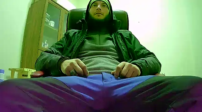 Snapshot of hardbigcock16 chatting on February 13, 2025, 7:35 am hardbigcock16 online show from February 13, 2025, 7:35 am