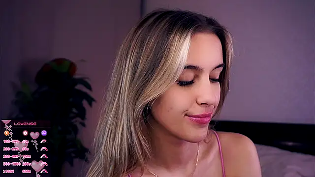 FannyHewson online show from October 14, 2025, 7:47 pm