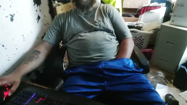 slickwill123 online show from June 8, 2026, 10:32 pm