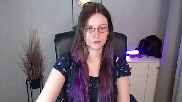 emmaxDelight online show from November 13, 2025, 6:17 am