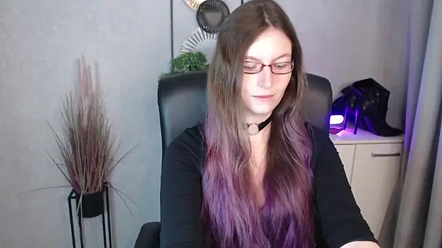 emmaxDelight online show from October 28, 2025, 6:45 am