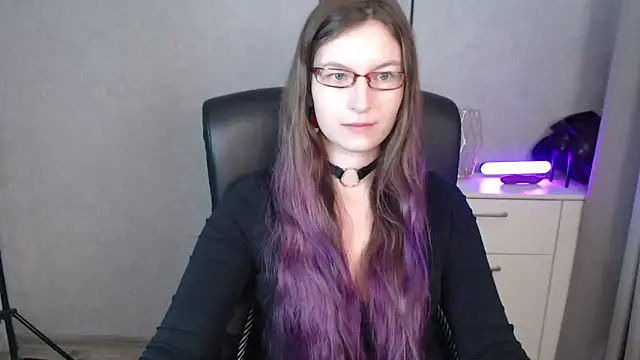 emmaxDelight online show from October 27, 2025, 6:36 am