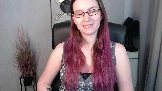 emmaxDelight online show from February 6, 2025, 11:20 am