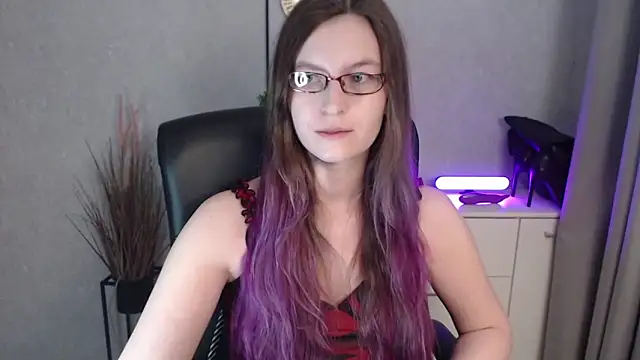 emmaxDelight online show from December 2, 2025, 6:37 am