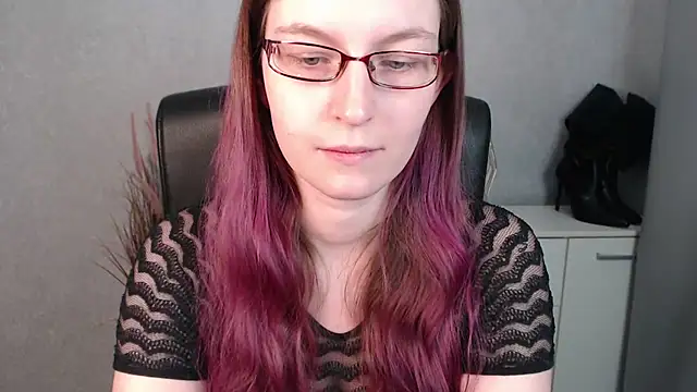 emmaxDelight online show from February 13, 2025, 9:51 am