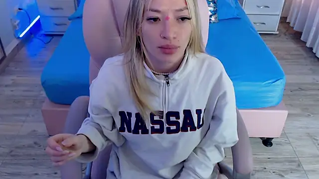 zoe jones13 online show from November 15, 2025, 3:10 am