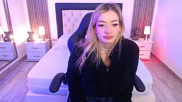 zoe jones13 online show from October 11, 2025, 3:18 am