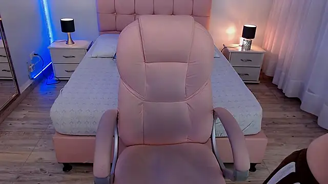 zoe jones13 online show from November 4, 2025, 3:10 am