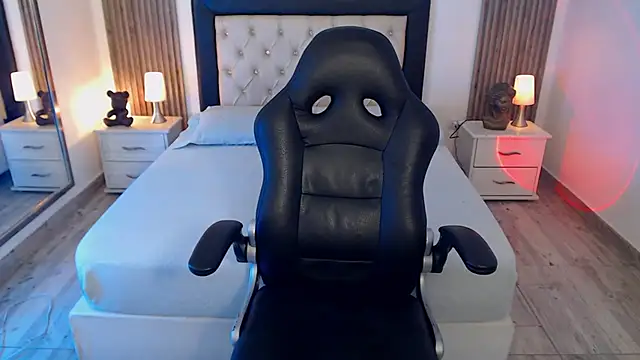 zoe jones13 online show from November 10, 2025, 12:04 am