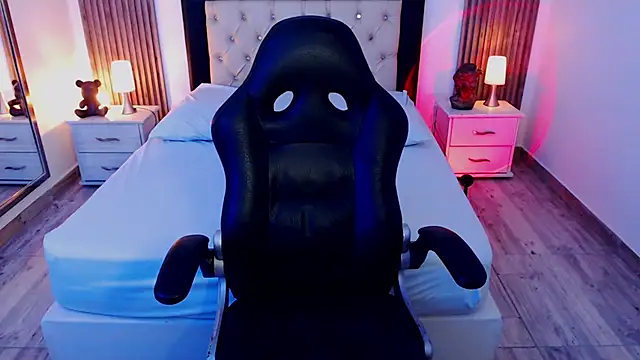 zoe jones13 online show from October 8, 2025, 3:08 am