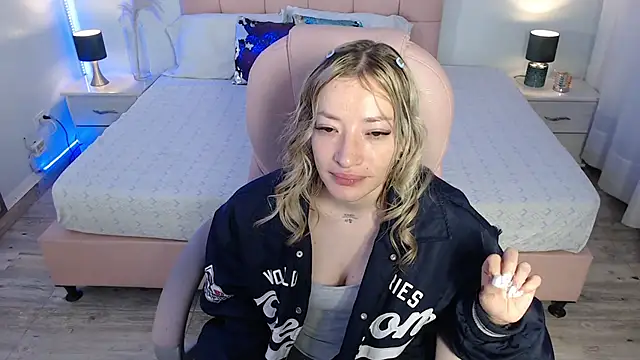 zoe jones13 online show from February 27, 2026, 3:07 am