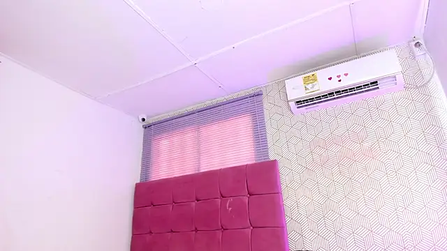 quianna  online show from March 1, 2025, 3:27 pm