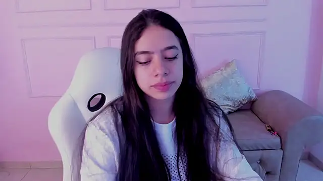 Snapshot of zoe_turnner_18 chatting on October 10, 2025, 11:55 am zoe turnner 18 online show from October 10, 2025, 11:55 am