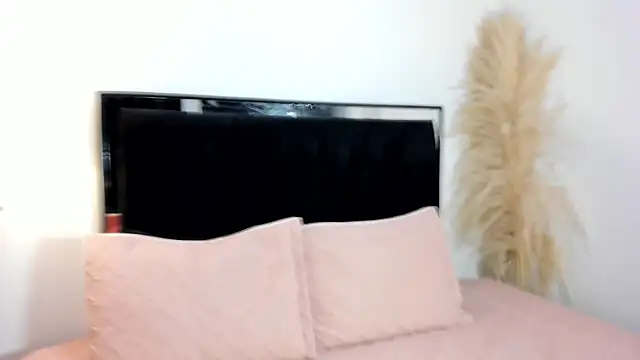 lilithTeen1  online show from April 24, 2026, 1:18 am