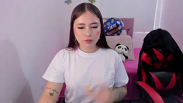 Snapshot of hotbbc_wife chatting on October 15, 2025, 5:54 pm hotbbc wife online show from October 15, 2025, 5:54 pm