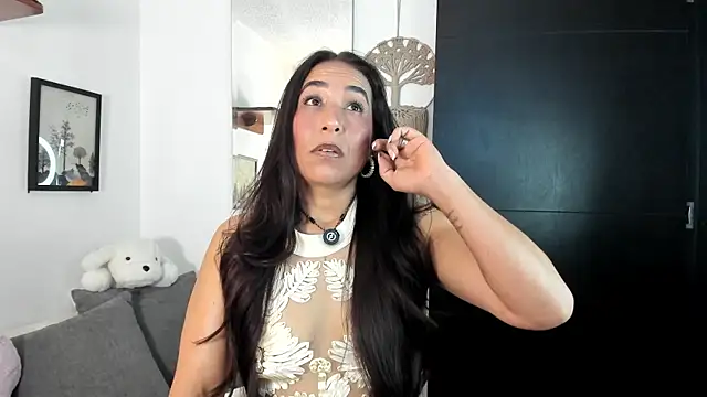 electra hunt online show from June 27, 2026, 1:55 am