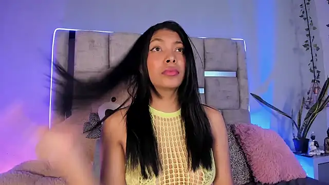 KarolRojas  online show from February 25, 2025, 9:31 am