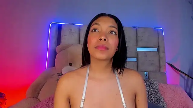 KarolRojas  online show from February 26, 2025, 9:33 am