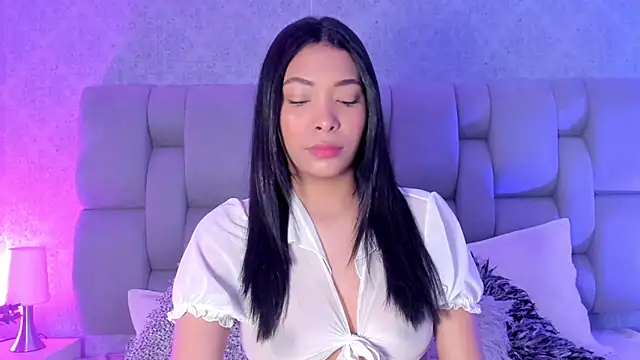 KarolRojas  online show from September 13, 2025, 3:28 am