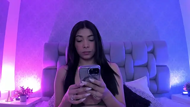 KarolRojas  online show from September 26, 2025, 3:35 am