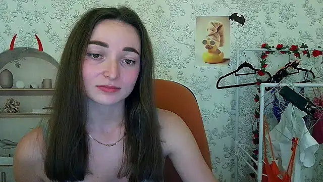  Barbie Kiss  online show from November 1, 2025, 10:47 pm