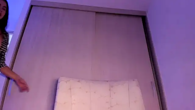 CoralineKam1 online show from February 11, 2026, 7:47 pm