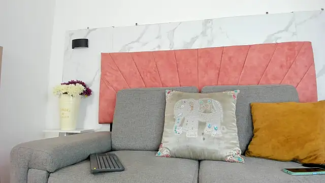 Hanna lens online show from April 9, 2026, 7:20 pm