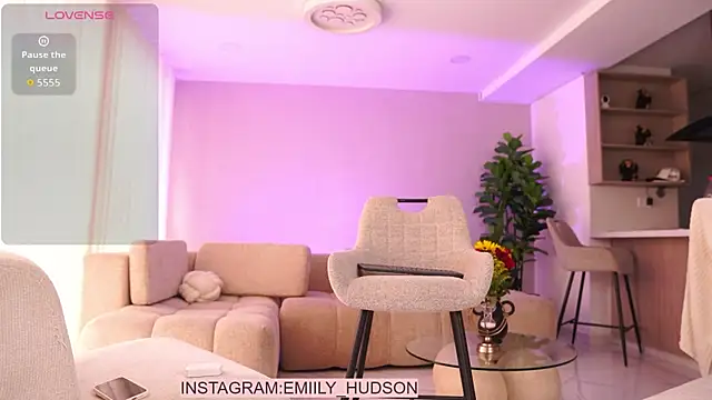 emily huddson  online show from May 17, 2026, 7:14 pm