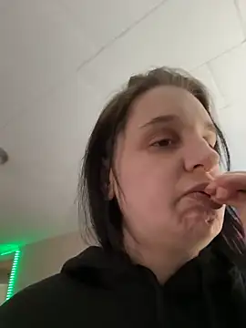 menaceswife online show from January 19, 2025, 4:14 pm