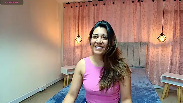 VioletaScott  online show from October 6, 2025, 1:12 pm