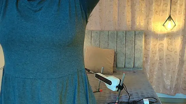 VioletaScott  online show from November 14, 2025, 1:15 pm