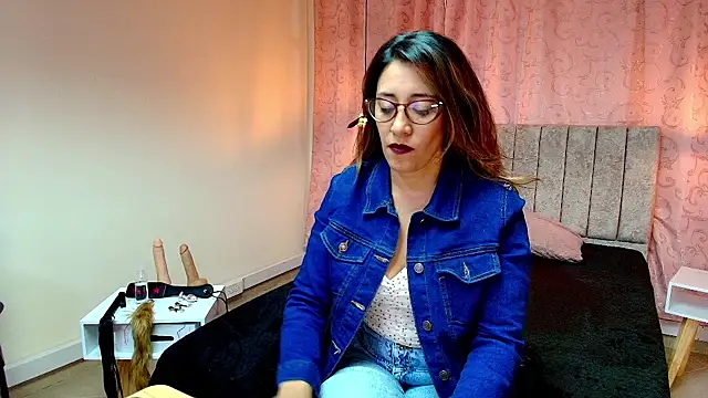 VioletaScott  online show from March 21, 2025, 1:45 pm